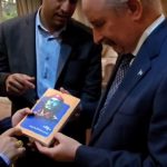 کتاب ” چه، زندگی و جاودانگی یک چریک” اثر دکتر مهدی بیرانوند به سفارت و سفیر کوبا رسید